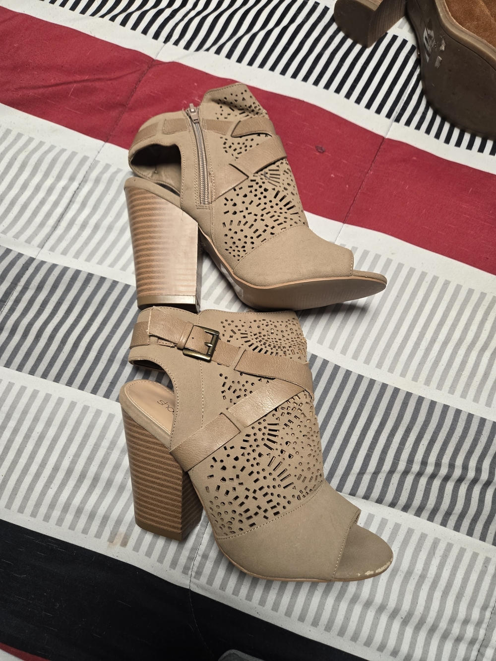 Women’s Taupe Cutout Peep-Toe Block Heel Sandals
